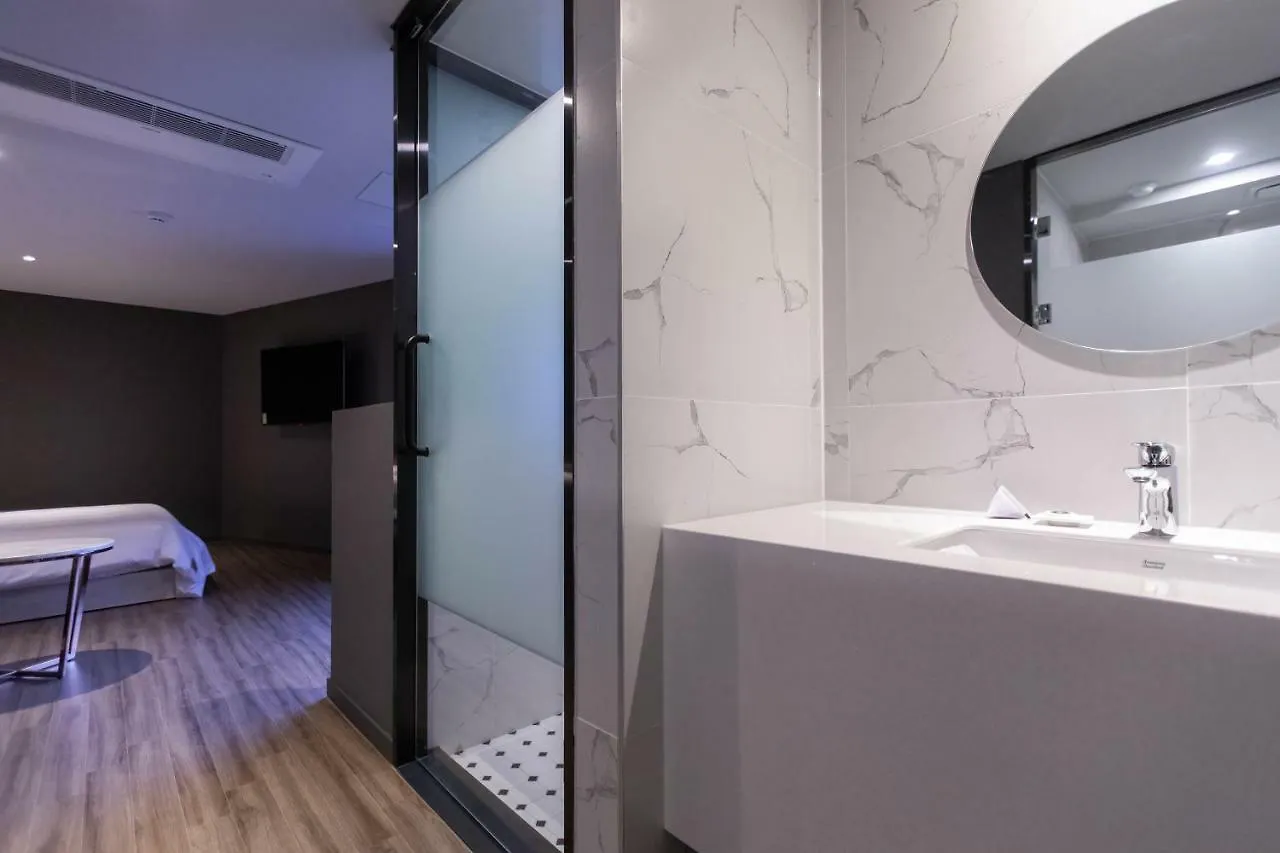 Brown-Dot Hotel Hadan Busan
