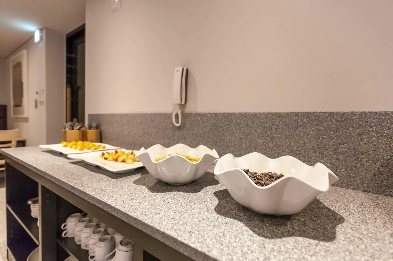 Brown-Dot Hotel Hadan Busan 2*,  South Korea