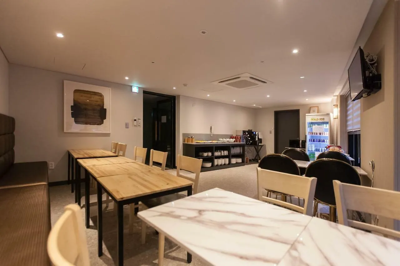 Brown-Dot Hotel Hadan Busan