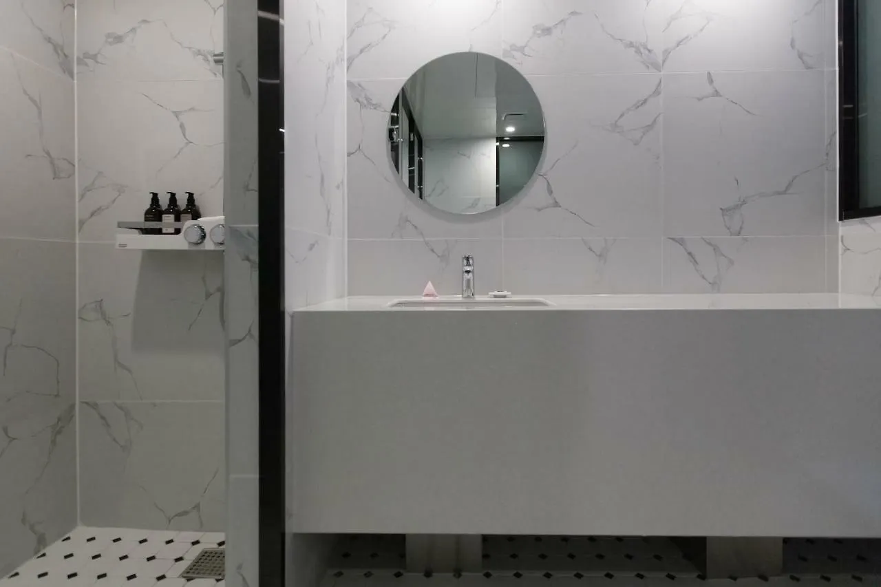 Brown-Dot Hotel Hadan Busan
